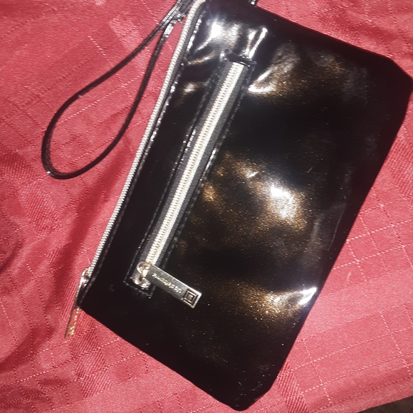 Liz Claiborne phone charging clutch - Picture 5 of 5